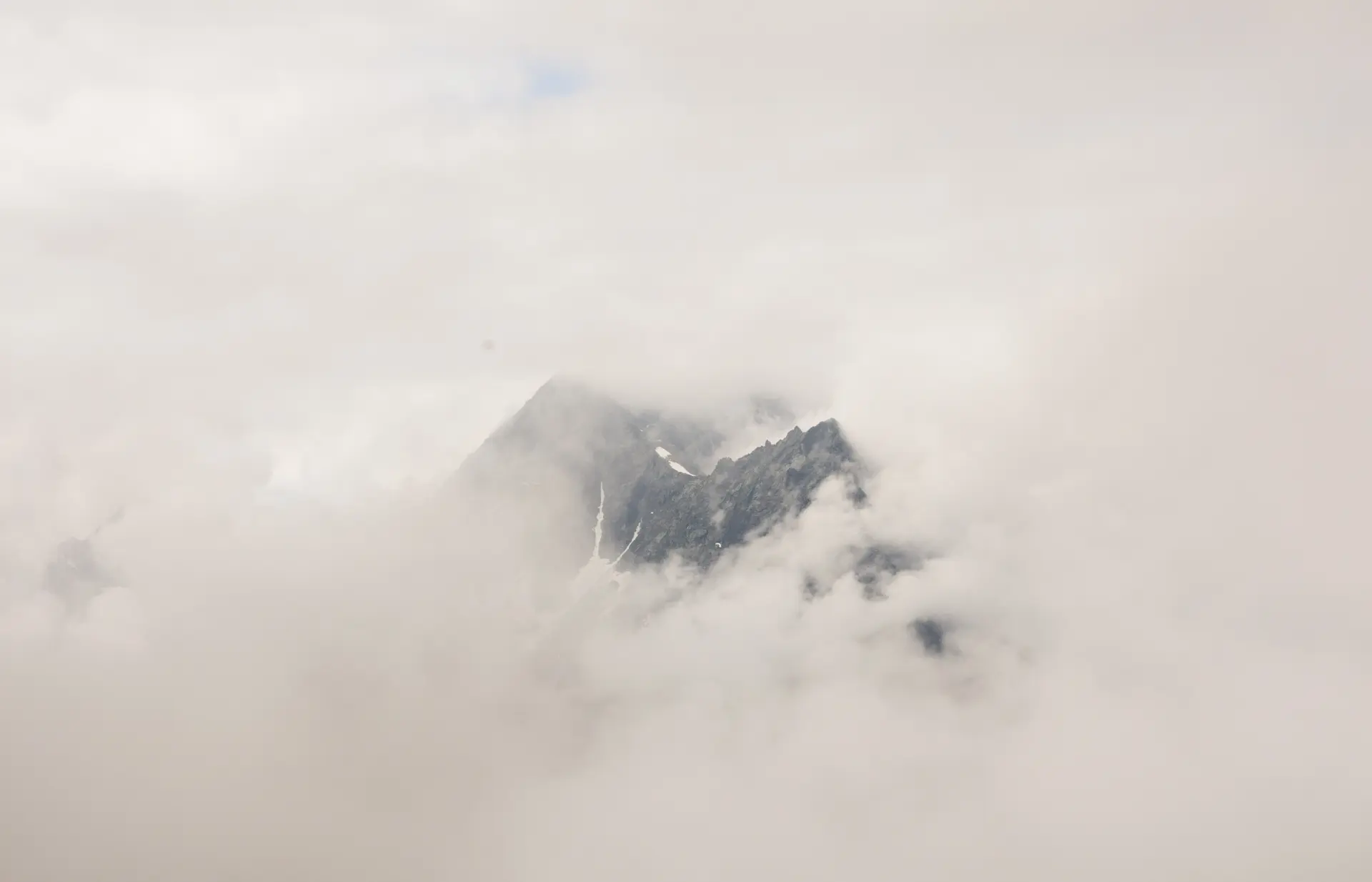 Prší, viditelnost mizerná