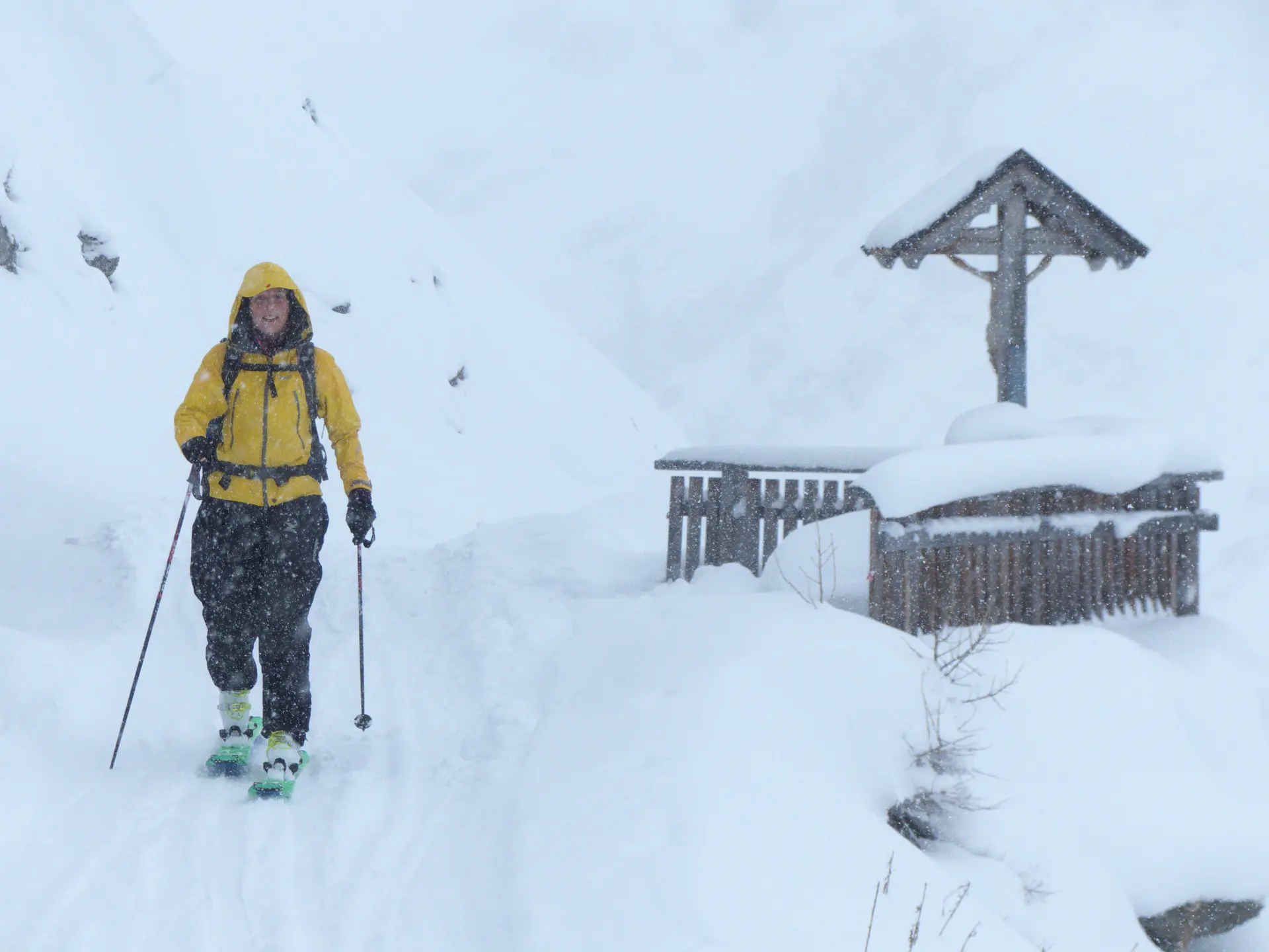 Bára stoupá na chatu